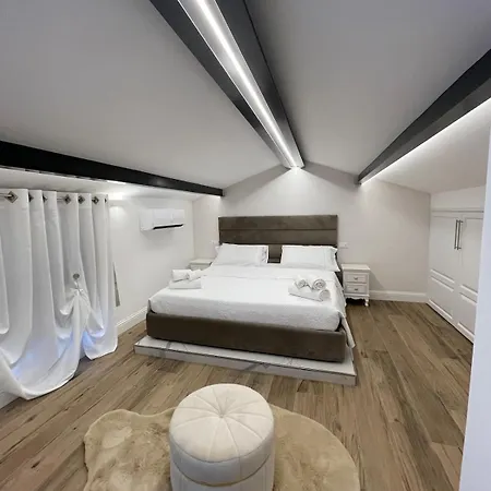 Apartman Attico Di Lusso Elegante E Moderno